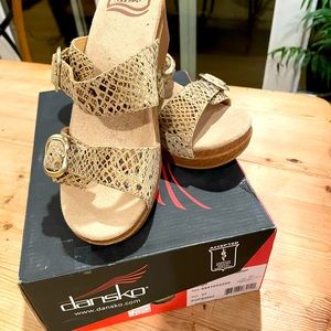 Dansko sandals size 37